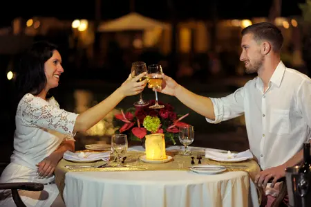 romantic-dinner-3.webp