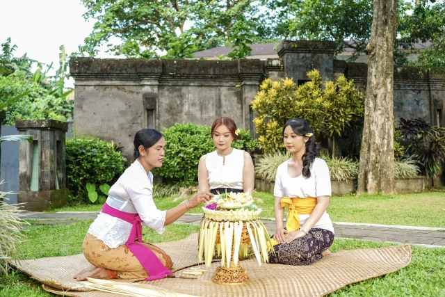 Making Balinese Offering 11