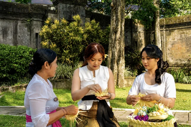 Making Balinese Offering 2